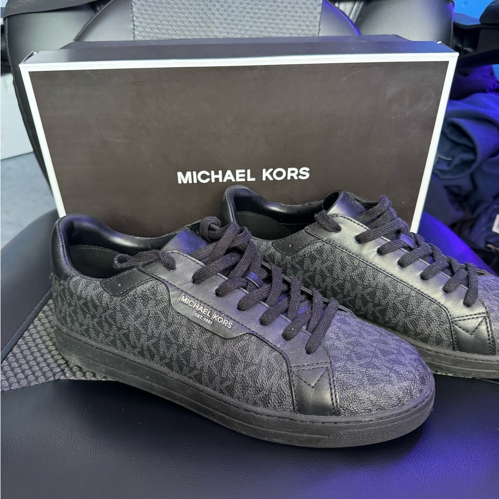 MICHAEL KORS MENS
Keating Logo and Leather Sneaker